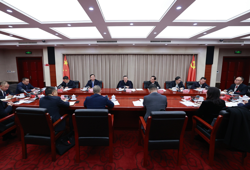 胡忠雄主持召开市两会人大代表和政协委员座谈会