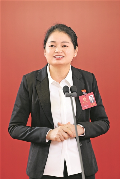 市人大代表，花溪区久安乡久安村党支部书记、村委会主任刘娟：斩断“黑”历史 开启“绿”征程